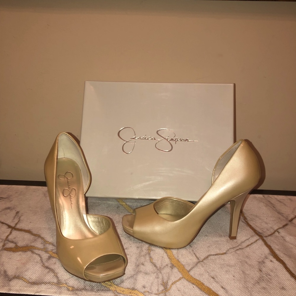 Jessica Simpson; sexy sassy; very pretty and comfortable; worn but cared for